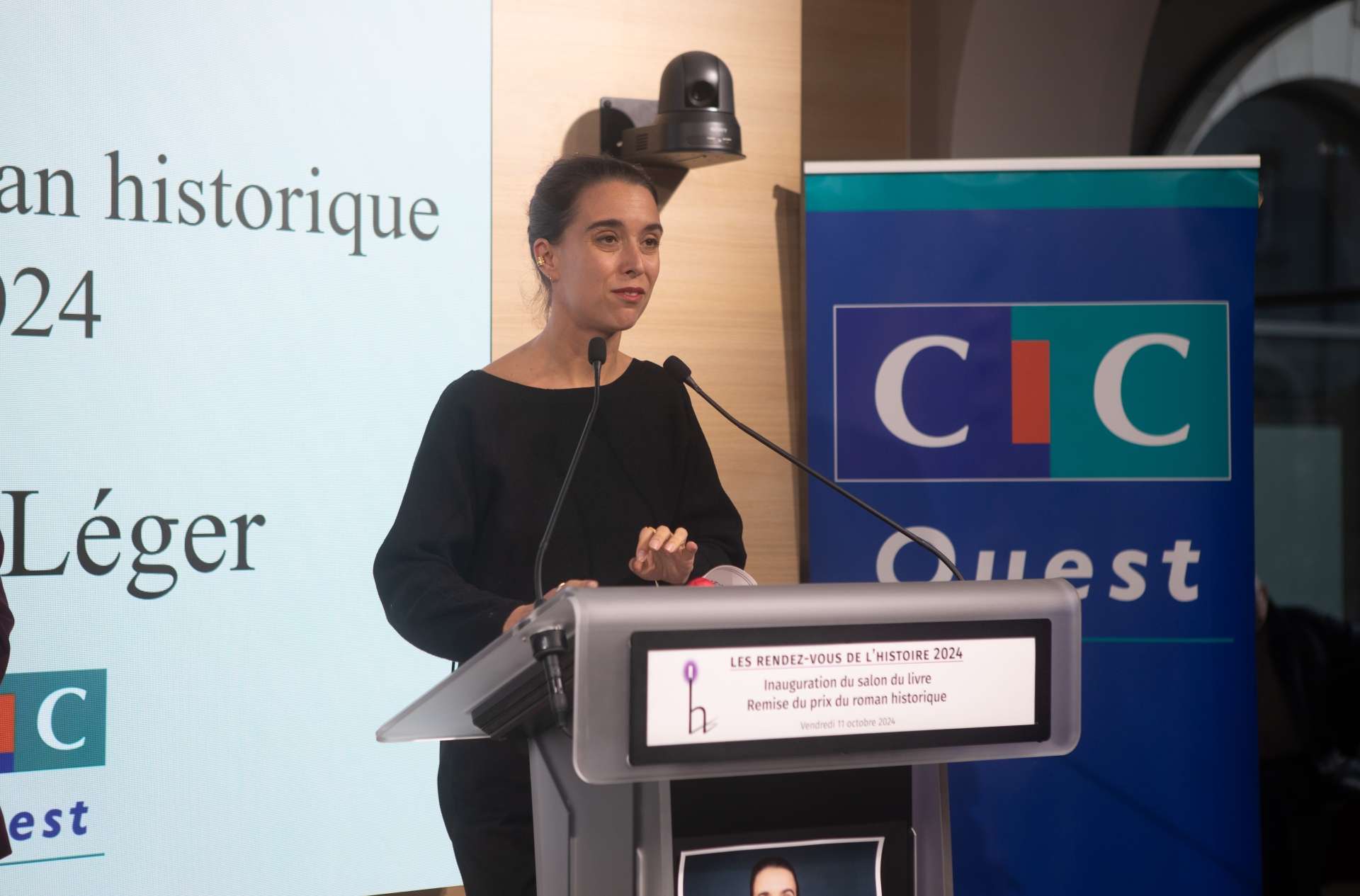 Nina Léger reçoit le prix 2024 (c) Amélie Debray