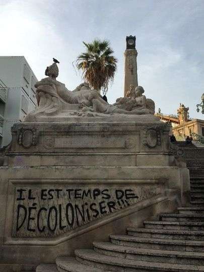 Les statues des escaliers de la gare Saint Charles, Marseille, été 2021